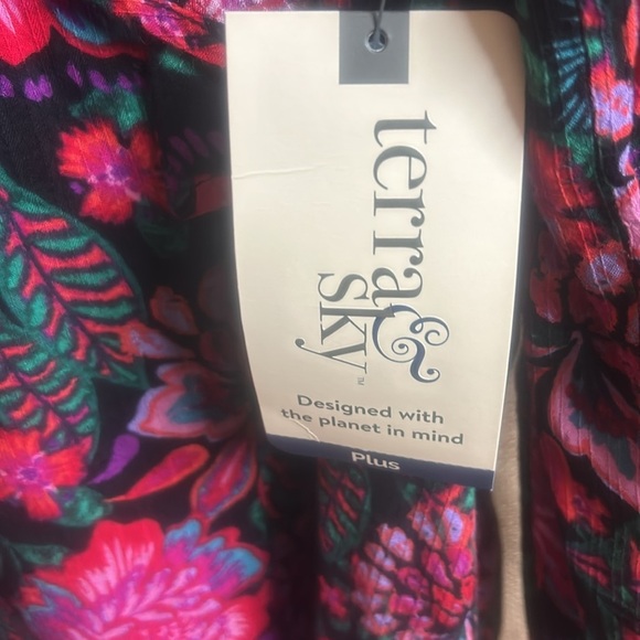 Terra & Sky Women's Plus Size Ruffled Print Top 2X - Picture 8 of 9